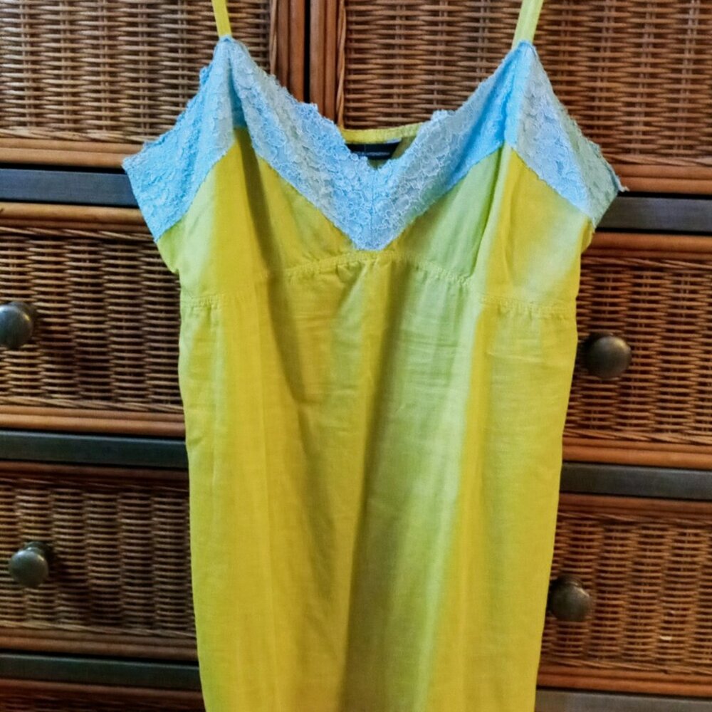 Sexy & Feminine Victoria's Secret Camisole Top - Picture 2 of 11